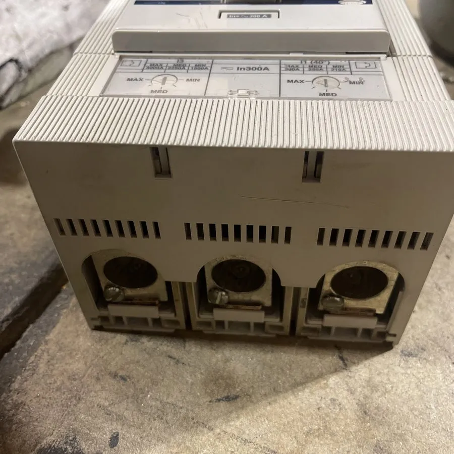 Автоматический выключатель ALLEN-BRADLEY 3-POLE 300A 480V CIRCUIT BREAKER 140G-K