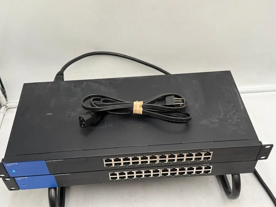 Коммутатор Linksys LGS124 24-Port Business Gigabit PoE+ Switch Black