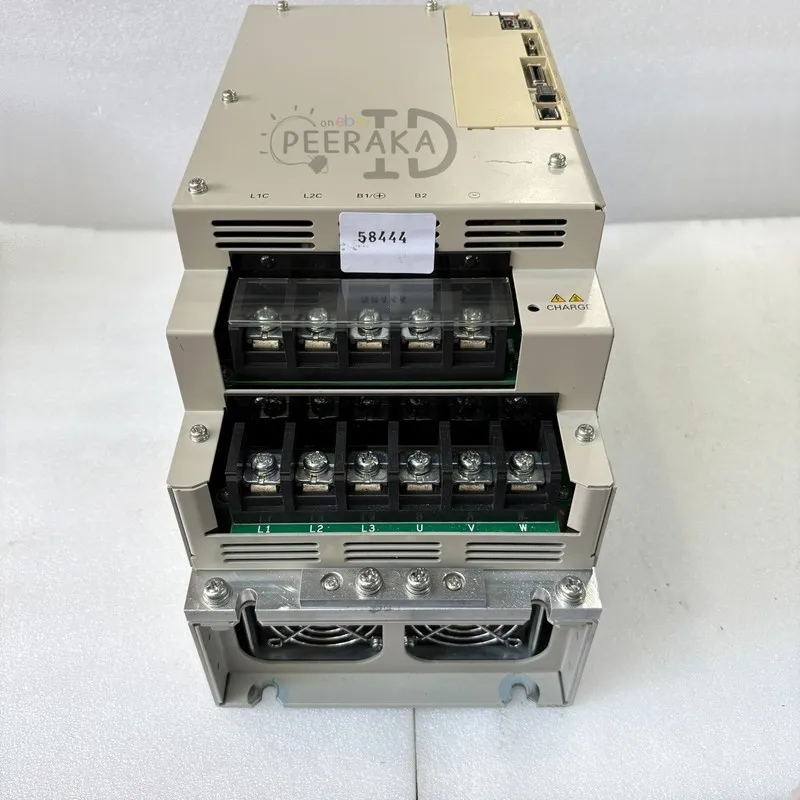 Сервопривод Yaskawa Servo Driver SGDV-550A11A002000 — фото лота 1