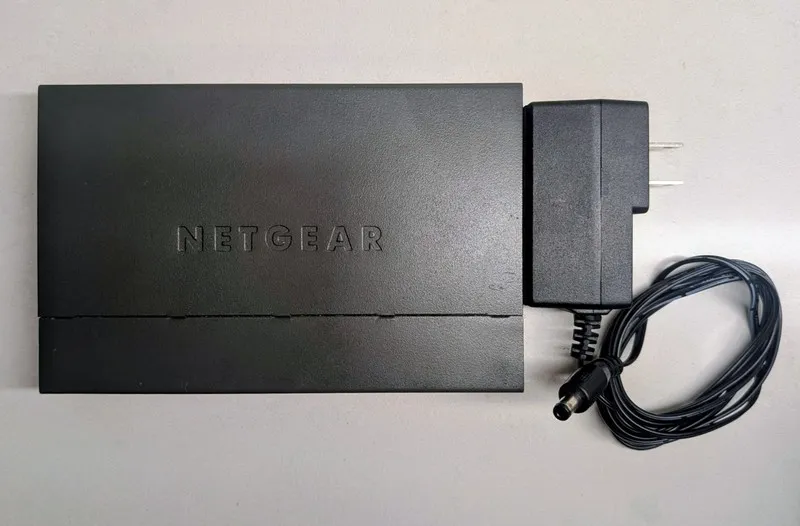 Коммутатор Netgear GS308v2 8-Port Gigabit Ethernet Desktop Network Switch GS308