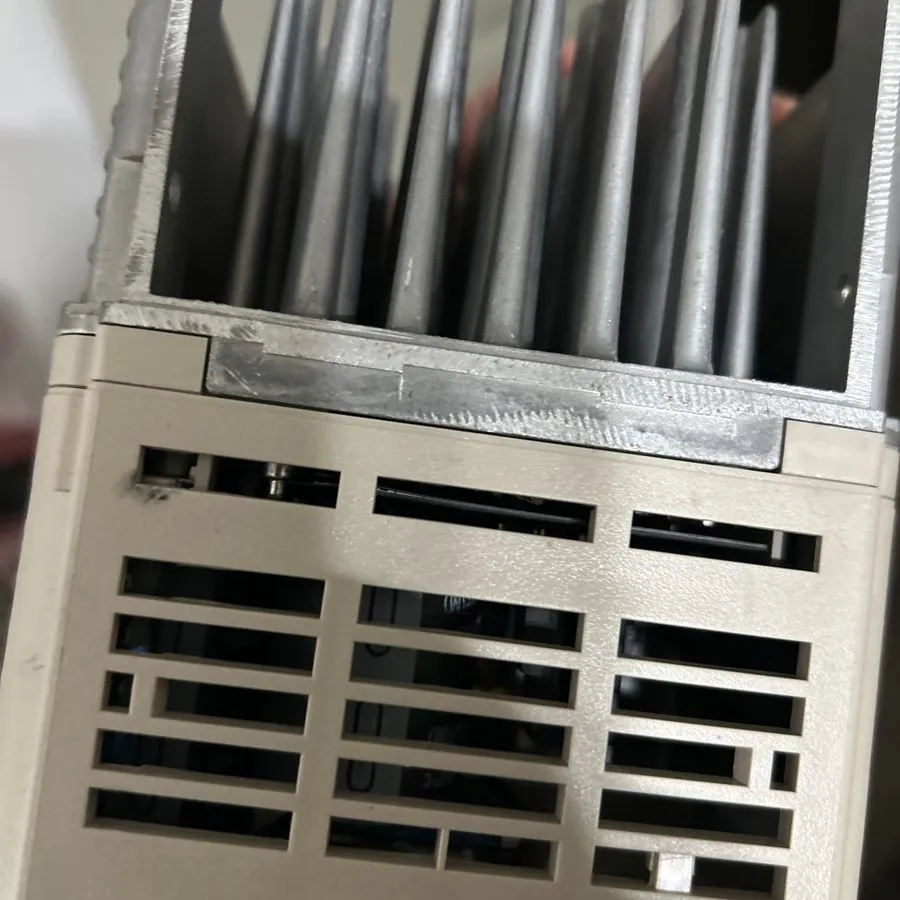 Частотный преобразователь Yaskawa CIMR-JU4A0004BAA Inverter J1000 Drive 3PH 400V — фото лота 2
