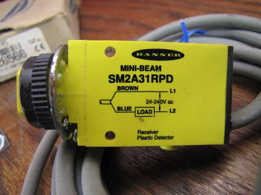 Фотоэлектрический датчик Banner SM2A31RPD 26566 Mini-Beam Photoelectric Sensor — фото лота 1