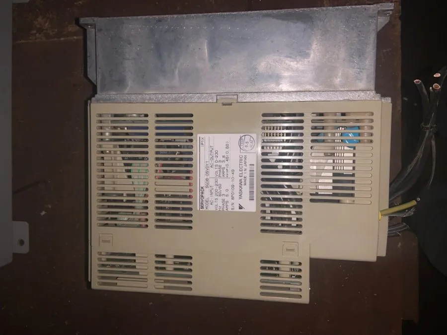 Сервопривод YASKAWA SGDB-05VDY1 SERVOPACK 200-230V/ 5A/0.45kW ,GOOD TAKEOUT — фото лота 1
