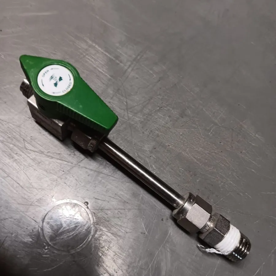 Клапан Nupro SS-4P4T4 Stainless Plug Valve 1/4 in NPT x 1/4 in Swagelok VCR — фото лота 2
