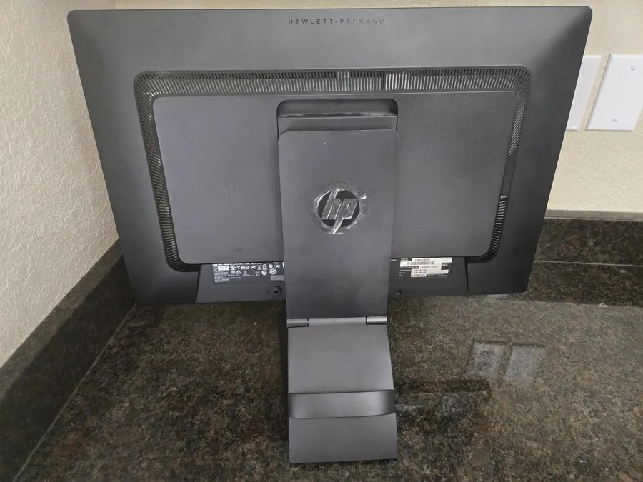 Монитор HP EliteDisplay E241i 24" LED LCD FHD Monitor 1920 x 1200: Excellent