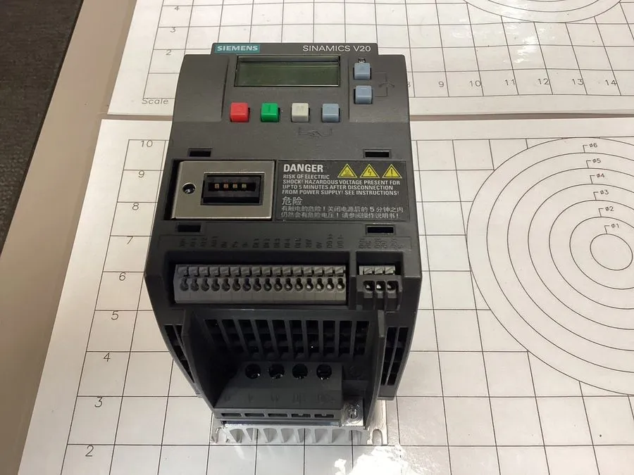 Частотный преобразователь Siemens SINAMICS V20 6SL3210-5BE17-5UV0 3AC 400V 0.75k