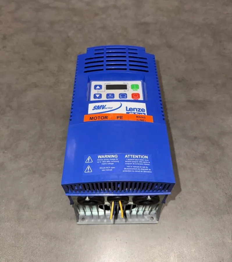Электропривод Lenze ESV552N04TXB SMVector AC Tech Drive 480VAC 12.6/11A 5.5kW 7.