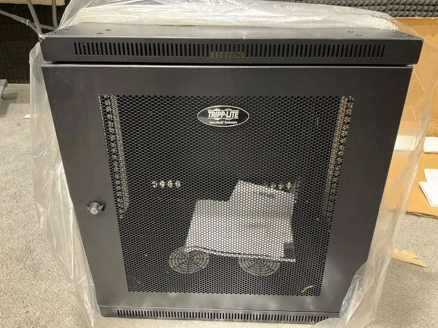 Стойка/шкаф Tripp Lite SmartRack Server Rack Hinged Doors 12U SRW12US