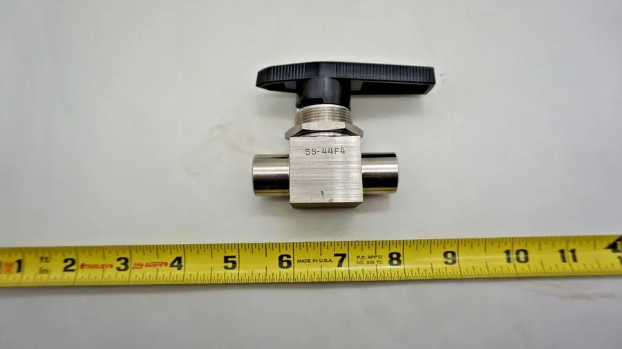 Клапан SWAGELOK SS-44F4 STAINLESS STEEL BALL VALVE 1/4"-NPT 2500PSI
