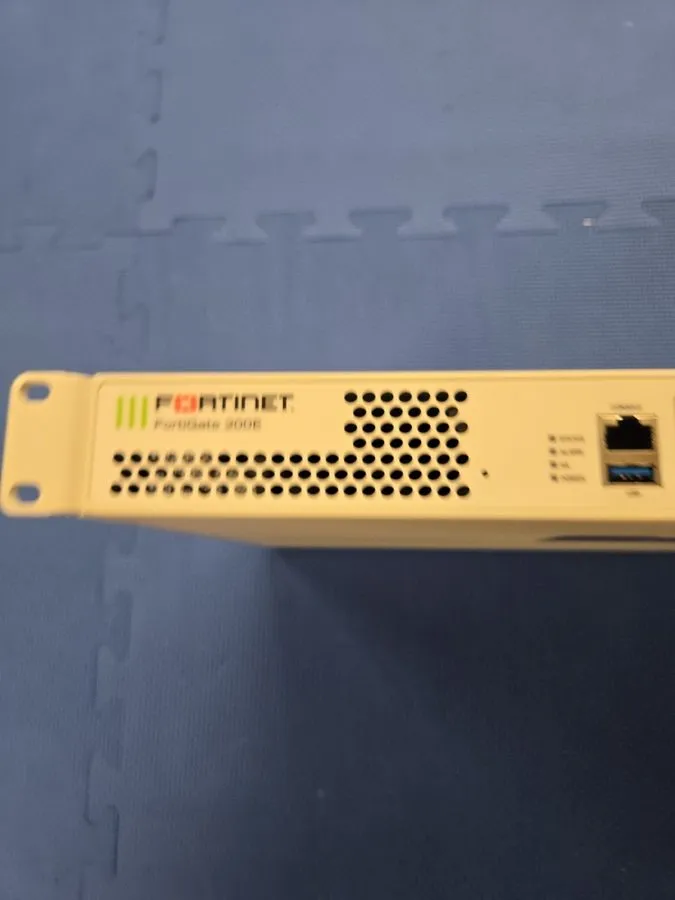 Межсетевой экран Fortinet FG-200E FortiGate 200E 18-Ports Gigabit Security Firew — фото лота 1