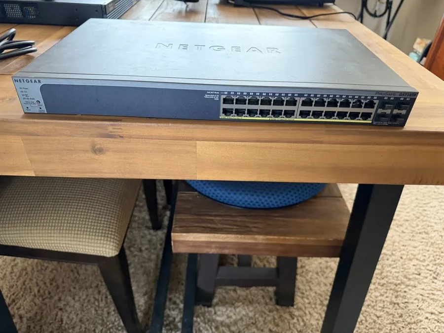 Коммутатор NETGEAR GS728TP Pro 24 Port Gigabit Smart PoE+ Switch 190W 4x SFP GS7