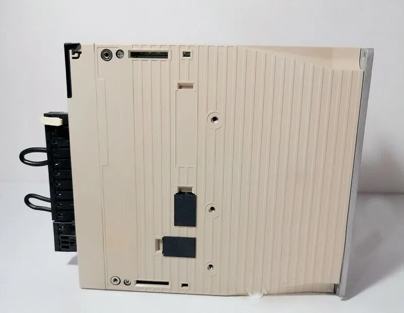 Сервопривод SGDV-1R9D11A Yaskawa Servo Driver