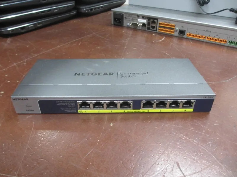 Коммутатор NETGEAR BUSINESS GS108LP 8 Port Gigabit Ethernet 60 W PoE+ Switch
