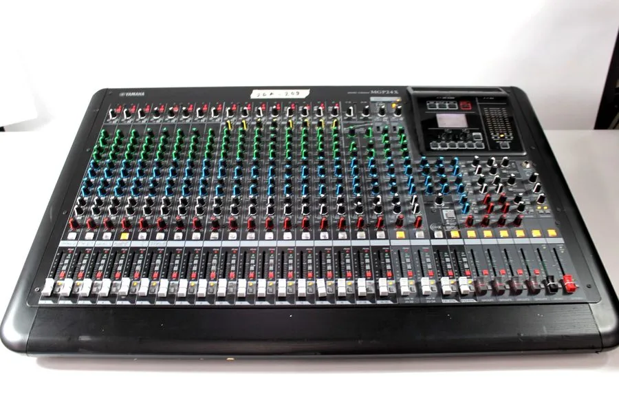 Микшерный пульт YAMAHA MGP24X Series 24Channel Premium Mixing Console Analog Mix