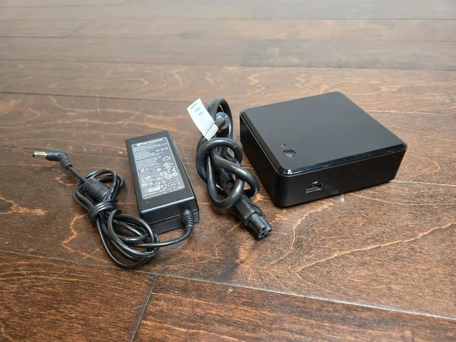 SSD-накопитель Intel D3217IYE NUC Intel i3-3217U 1.80GHz 8GB RAM 60GB SSD Win 10