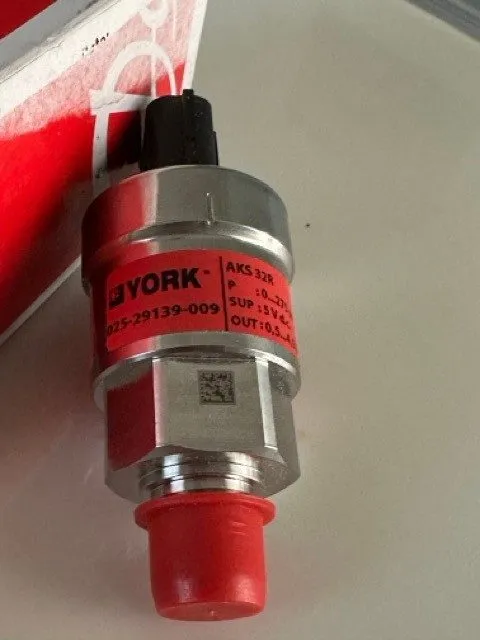 Датчик давления DANFOSS YORK 060G3603 AKS32R Pressure Transmitter 02529139009