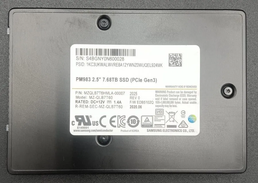 SSD-накопитель Samsung PM983 7.68TB SSD 2.5" NVMe PCIe Gen 3 U.2 MZQLB7T6HMLA-00