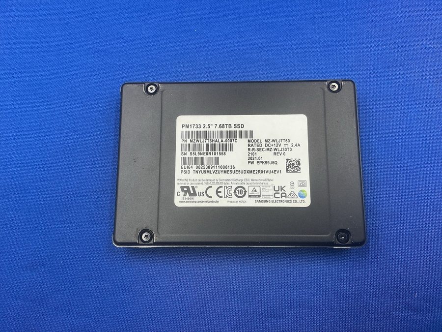 SSD-накопитель 7.68TB Samsung PM1733 SSD DELL 0Y27TR NVME MZ-WLJ7T60 u.2 MZWLJ7T