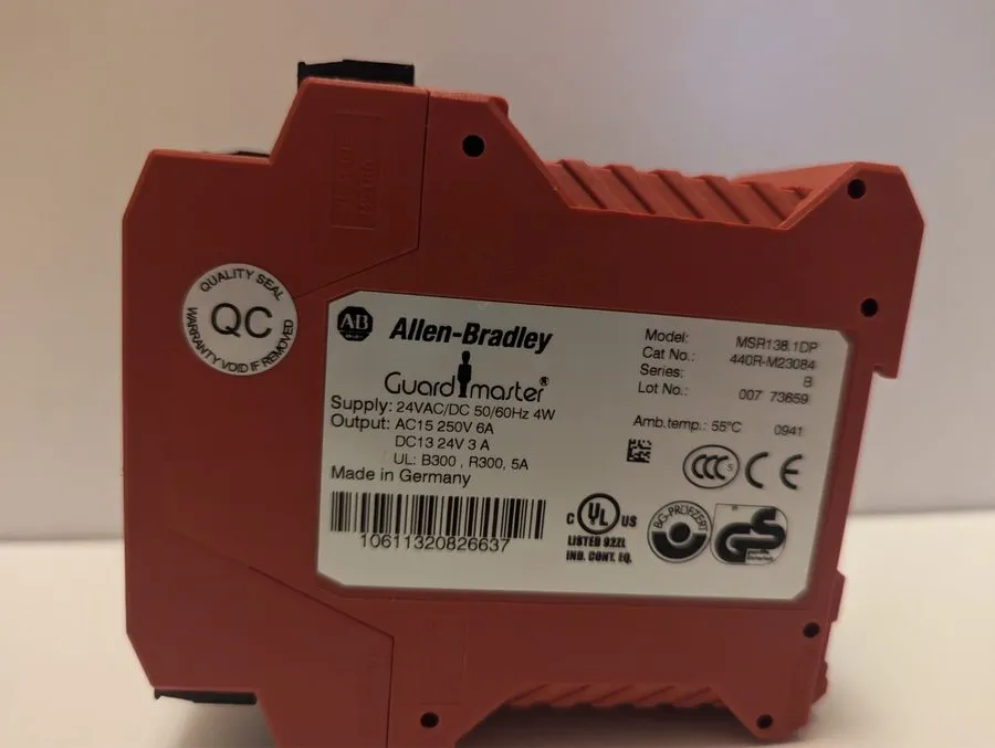 Реле безопасности Allen-Bradley Guardmaster MSR138.1DP Safety Relay 24VAC/VDC DP