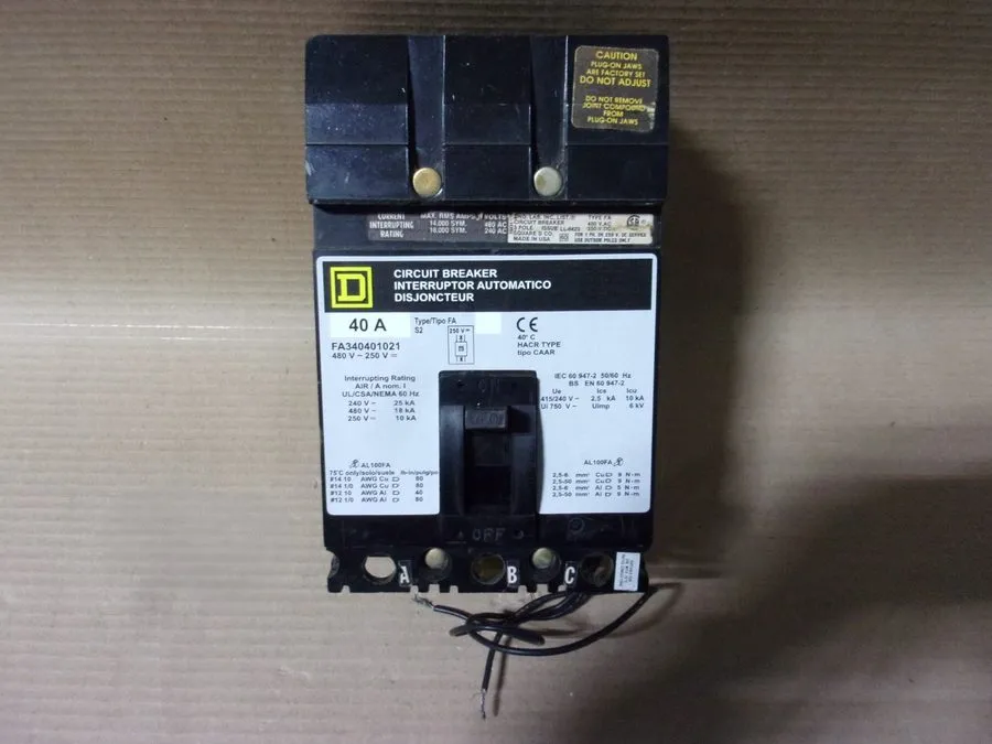 Автоматический выключатель Square D FA340401021, 40 Amp, 480V, 3P, W/ Shunt, Bla