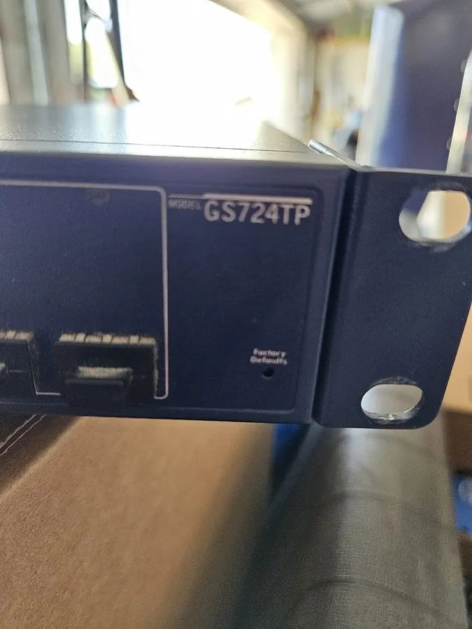 Коммутатор NETGEAR Prosafe GS724TP v2 24 Port Gigabit Managed Switch with PoE