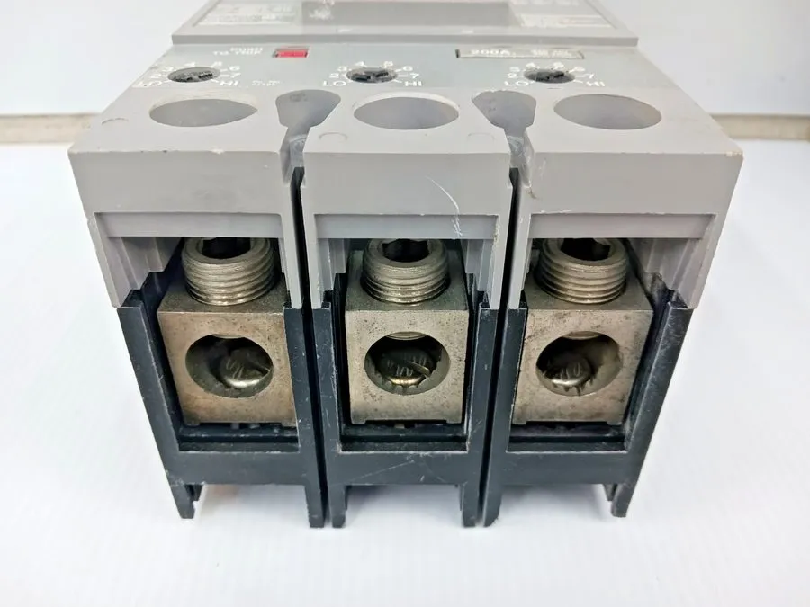 Автоматический выключатель Siemens Sentron 200 Amp Circuit Breaker 3 Pole 600 VA