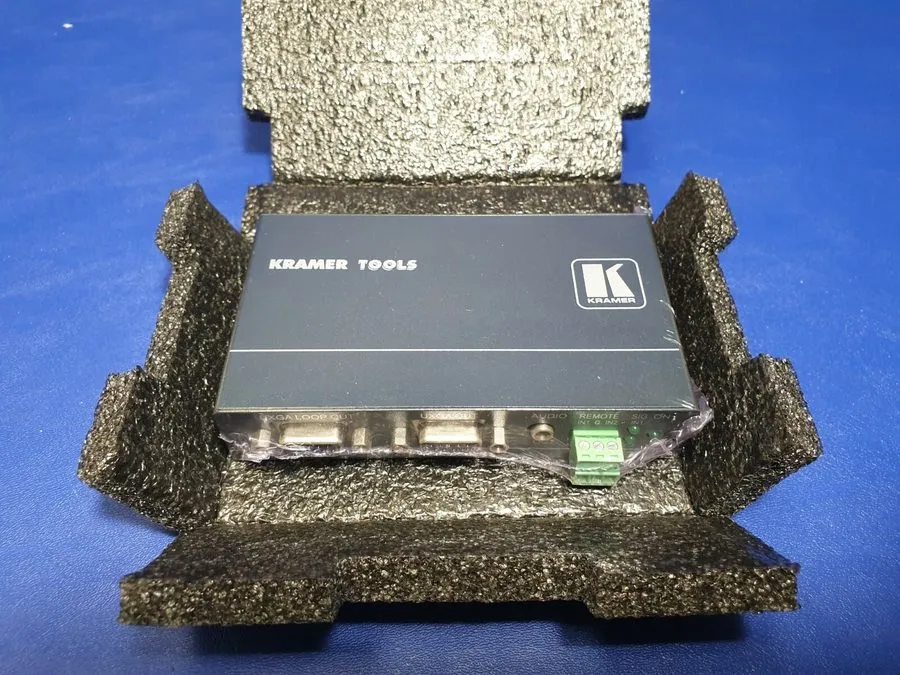 Видеокоммутатор Kramer 2x1 VGA / XGA switch / automatic UXGA / audio switcher VP