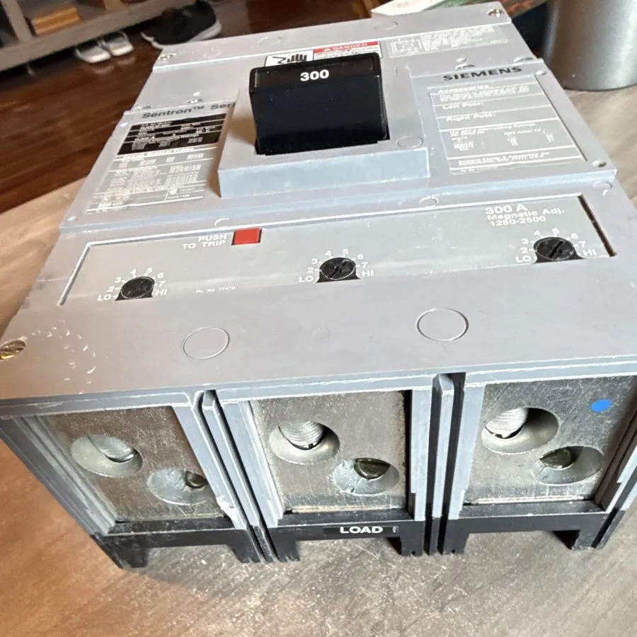 Автоматический выключатель Siemens Sentron Series HJD63F400 Circuit Breaker 400A