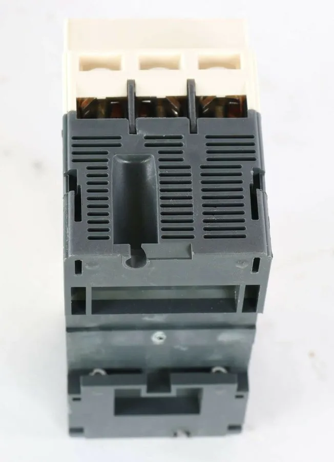 Автоматический выключатель Schneider Electric GV2P07 Motor Circuit Breaker 1.6–2