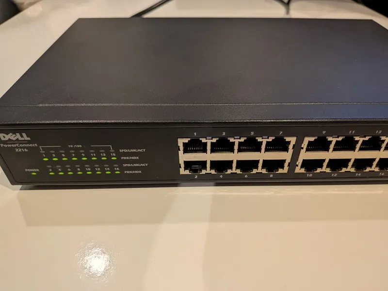Коммутатор Dell PowerConnect 2216 16-Port Fast Ethernet Switch Rack-Mountable