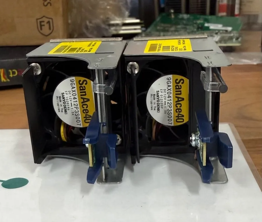Вентилятор Arista FAN-7000H-R Rear-To-Front Airflow Switch Fan Module ASY-02049-