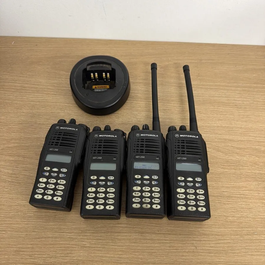 Радиостанция Motorola HT1250 LS+ UHF 450-512MHz 4W 16CH Two Way Radio AAH25SDH9D