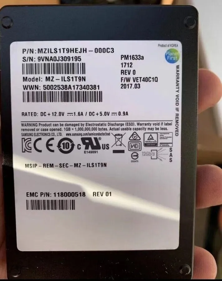 SSD-накопитель Samsung PM1633a 1.92TB SSD EMC SAS 12Gb/s Solid State Drive MZILS