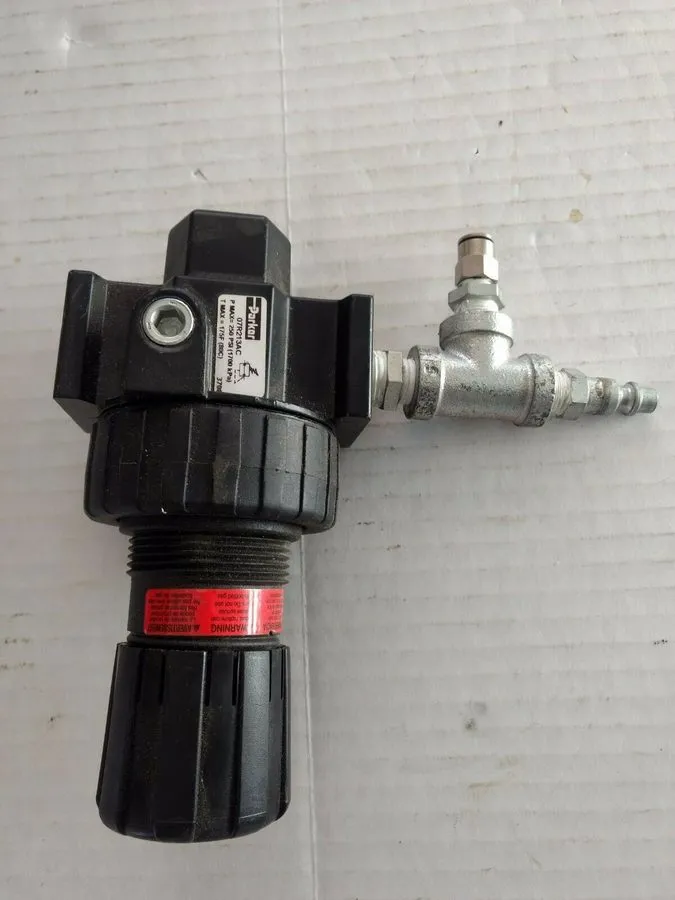 Регулятор давления Parker 07R213AC Pneumatic Regulator 250psi 3/8in Npt