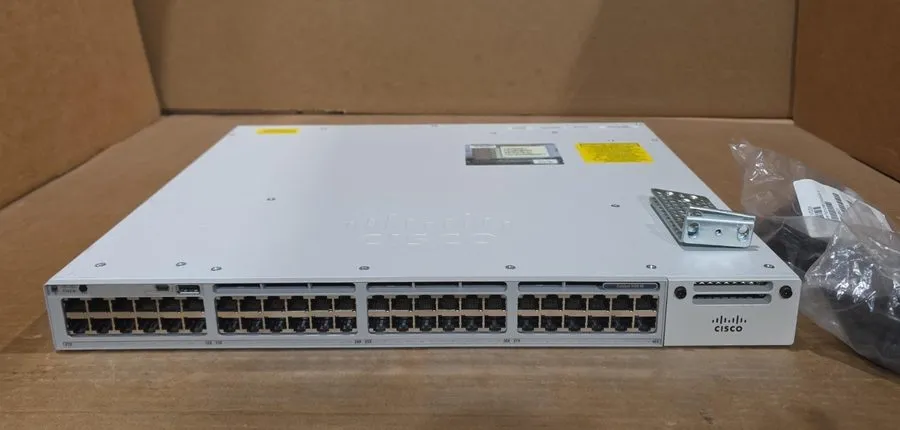 Коммутатор Cisco C9300-48T-A 9300 48-port data only Network Advantage