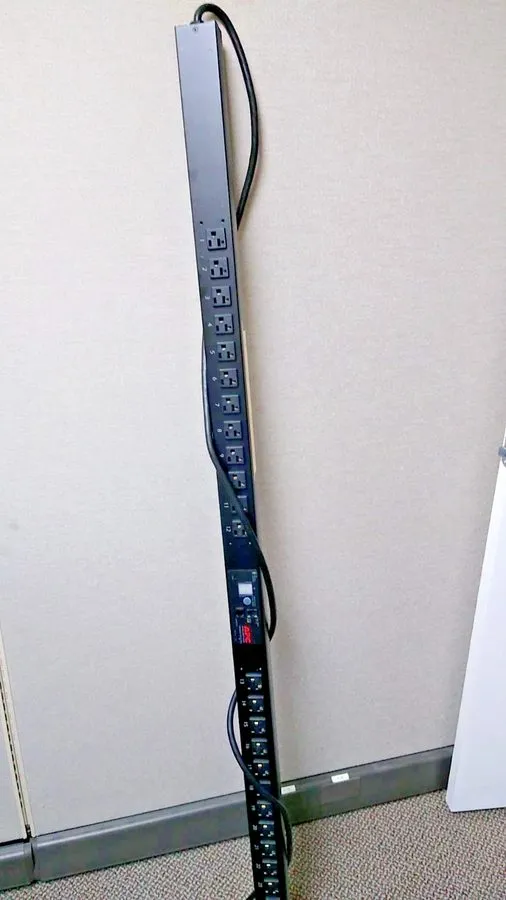 Блок розеток PDU APC AP7830 Rack PDU, Metered, 0U, 20A, 1920VA, 120V, Output: 5-