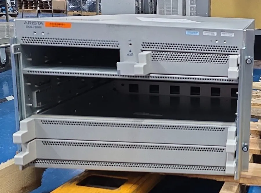 Коммутатор Arista DCS-7504N-CH 7504R Chassis With 6x DCS-7504R3-FM And AC DCS-75