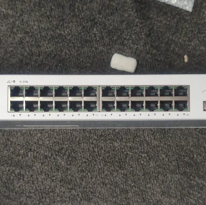 Коммутатор Cisco CBS220-24T-4G EU 24-port Gigabit Switch 4SFP Express — фото лота 2