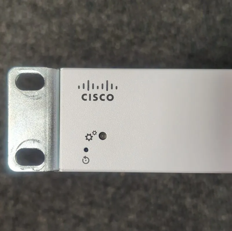 Коммутатор Cisco CBS220-24T-4G EU 24-port Gigabit Switch 4SFP Express — фото лота 3