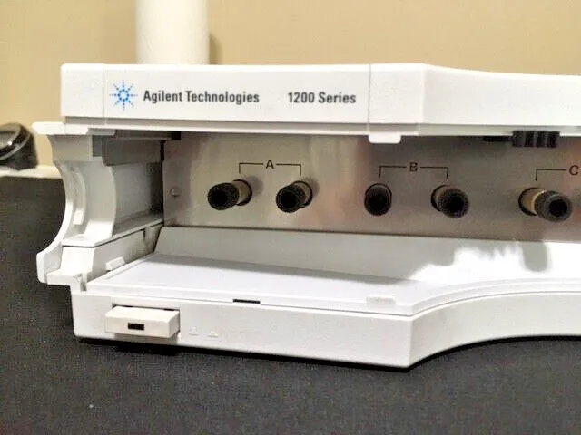 Хроматограф Agilent G1322A HPLC 4-CH Vacuum Degasser — фото лота 1