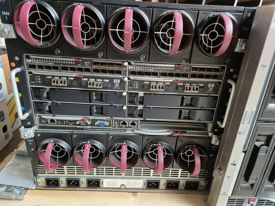 Сервер HP C7000 Chassis / 6x PSU / 2x HPE 10GBE pass-thru / 2x Brocade 8GB san /