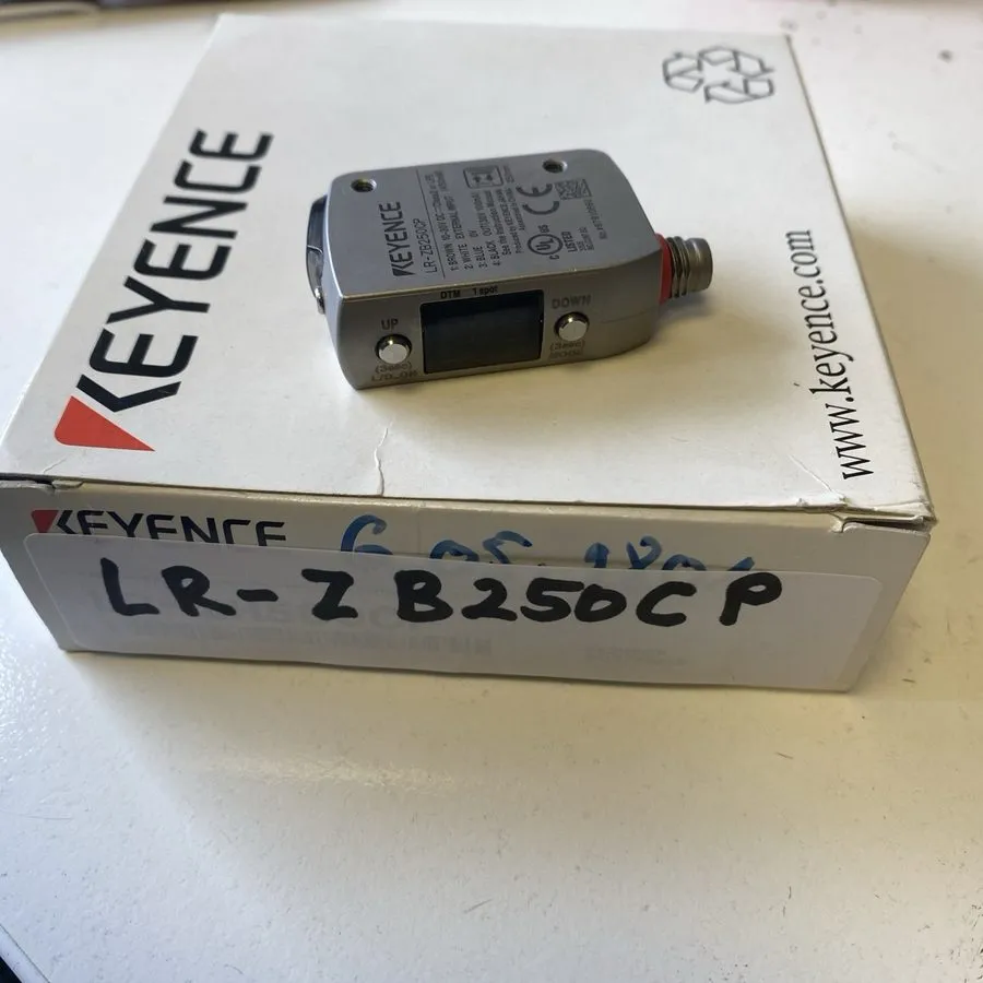 Датчик KEYENCE LR-ZB250CP LASER SENSOR 10-30VDC
