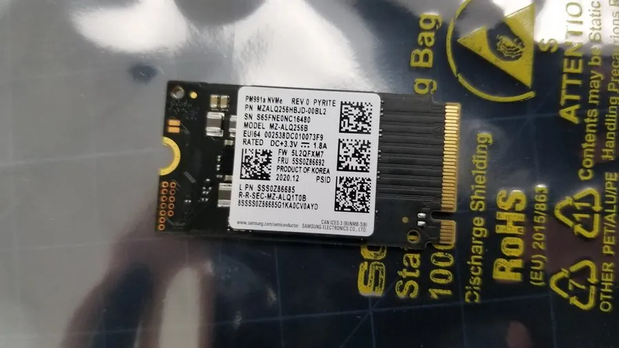 SSD-накопитель Samsung PM991A 256GB SSD NVMe PCIe 3.0 x4 M.2 2230 MZ-ALQ256B MZA