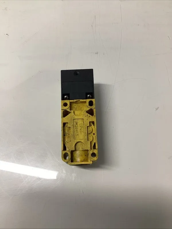 Датчик приближения Turck NI40-CP40-VP4X2 Proximity Switch Sensor L-888 — фото лота 1