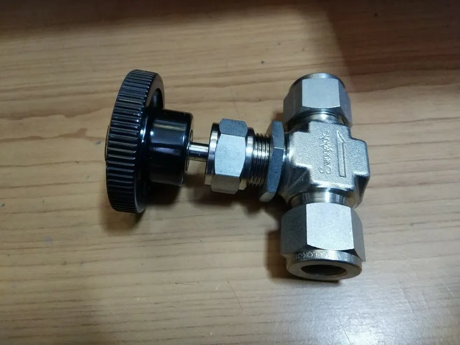 Клапан Swagelok 1/2" Integral Bonnet Needle Valve Vee Stem (SS-1VS8)