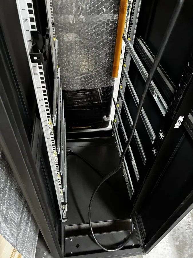 Сервер Tripp Lite SR42UB1032 42U 19 in SmartRack Server Cabinet, Freestanding 30 — фото лота 2