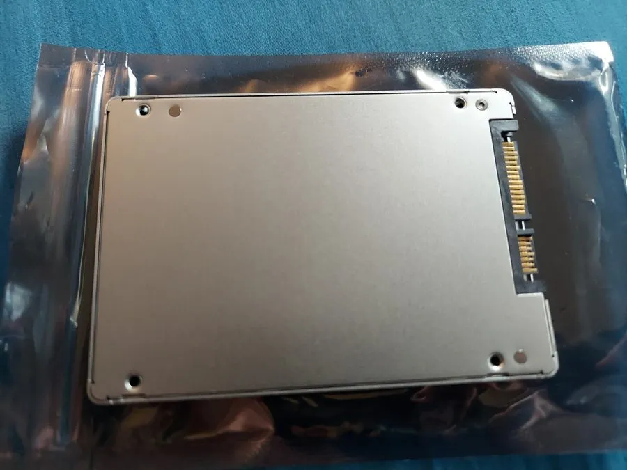SSD-накопитель Micron 1300 Internal SSD MTFDDAK256TDL 256GB TLC SATA III 2.5"