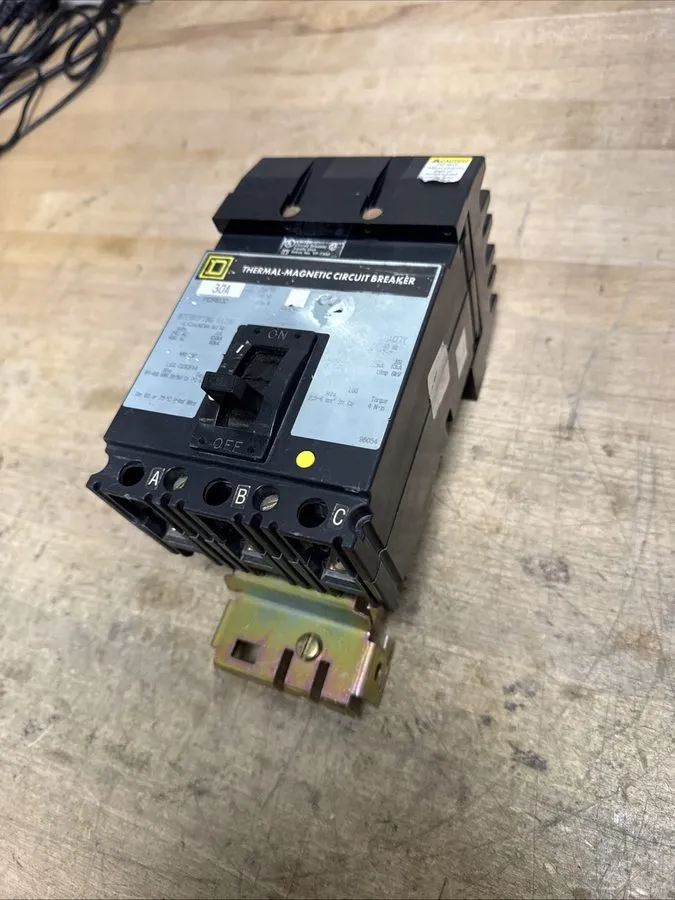 Автоматический выключатель Square D FC34030 30A 480V AC 3-Pole Circuit Breaker