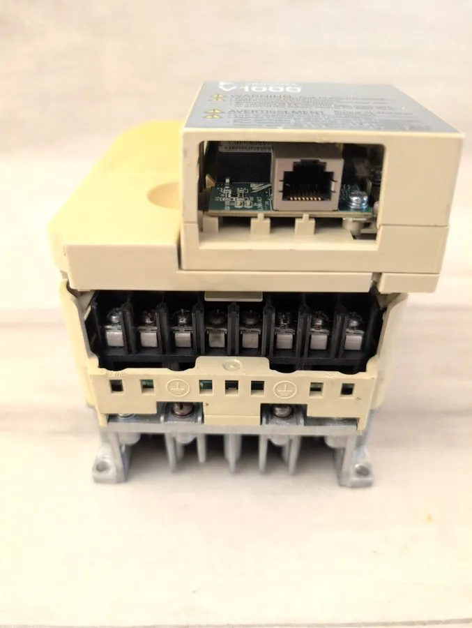 Частотный преобразователь Yaskawa CIMR-VU4A0002FAA V1000 AC Drive REV C 380-480V