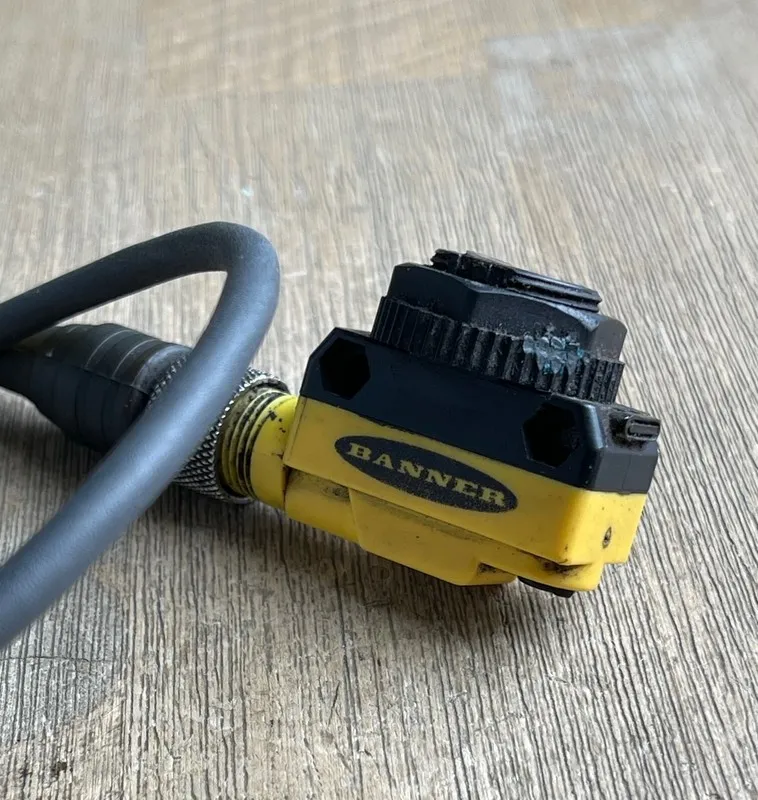 Фотоэлектрический датчик BANNER QS18VP6LDQ8 Photoelectric Sensor 10-30VDC